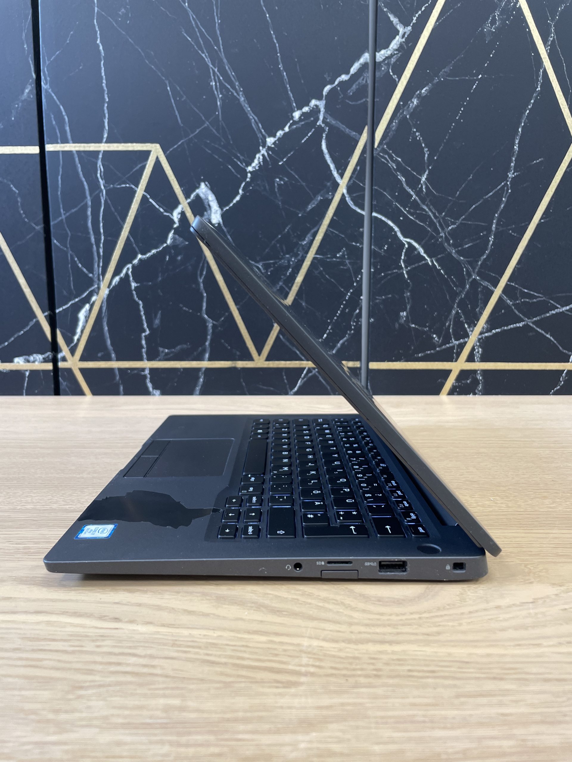 NOTEBOOK RICONDIZIONATO DELL LATITUDE 7400 14 CORE I7 8665U RAM 16GB SSD 256GB WINDOWS 11 PRO GRADO B