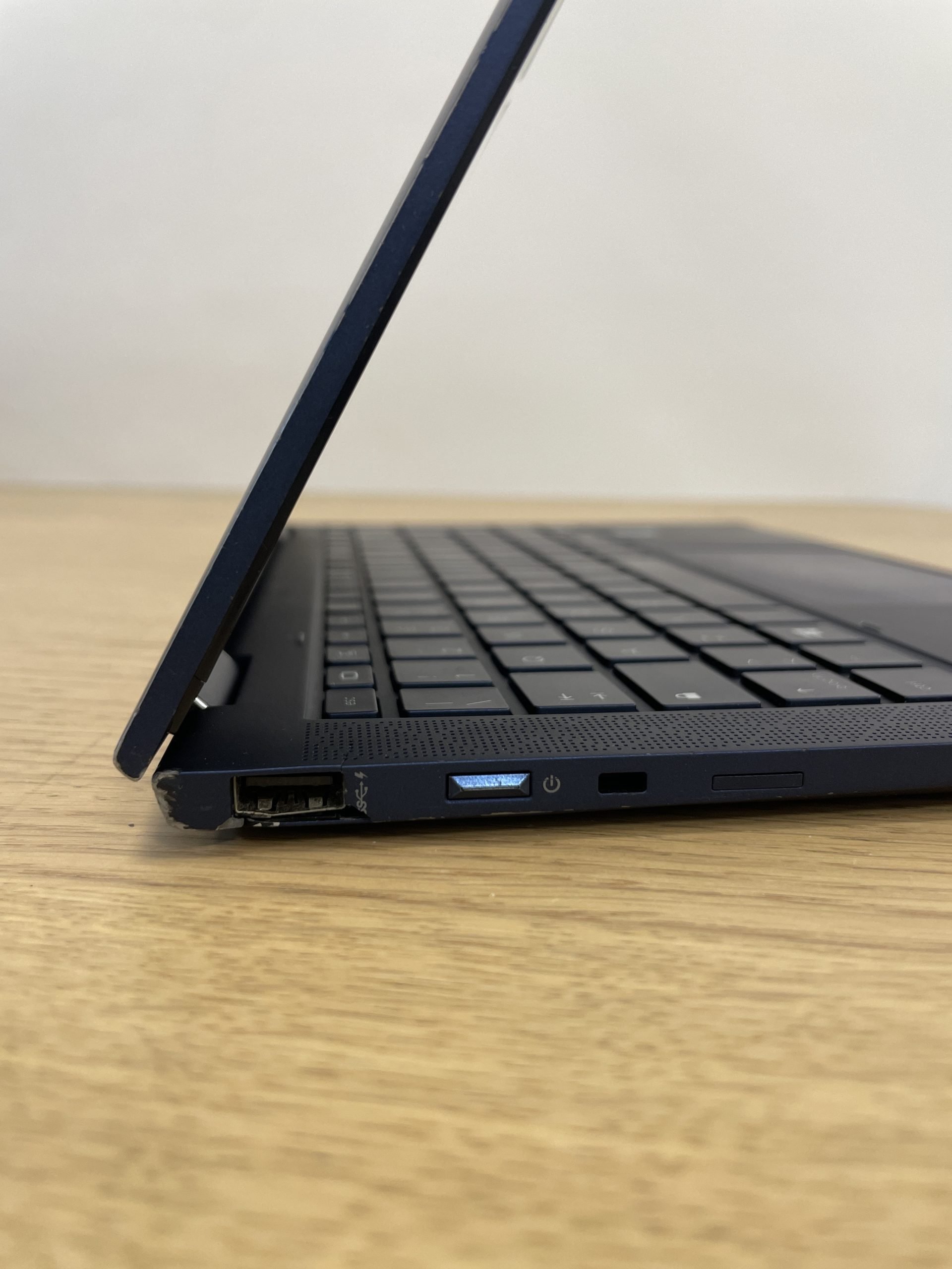 NOTEBOOK RICONDIZIONATO HP ELITE DRAGONFLY G2 13,3″ TOUCHSCREEN CORE I7 1165G7 RAM 16GB SSD 512GB TASTIERA ITALIANA WINDOWS 11 PRO GRADO B-